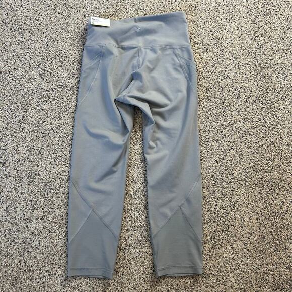 NWT Old Navy Go Dry High Rise Crop Leggings Size Small Gray Pockets 22" Inseam - Picture 2 of 6